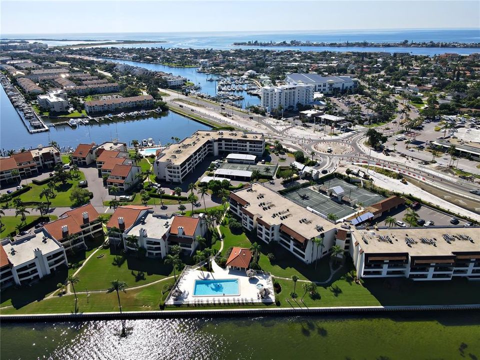 For Rent: $2,300 (1 beds, 1 baths, 790 Square Feet)