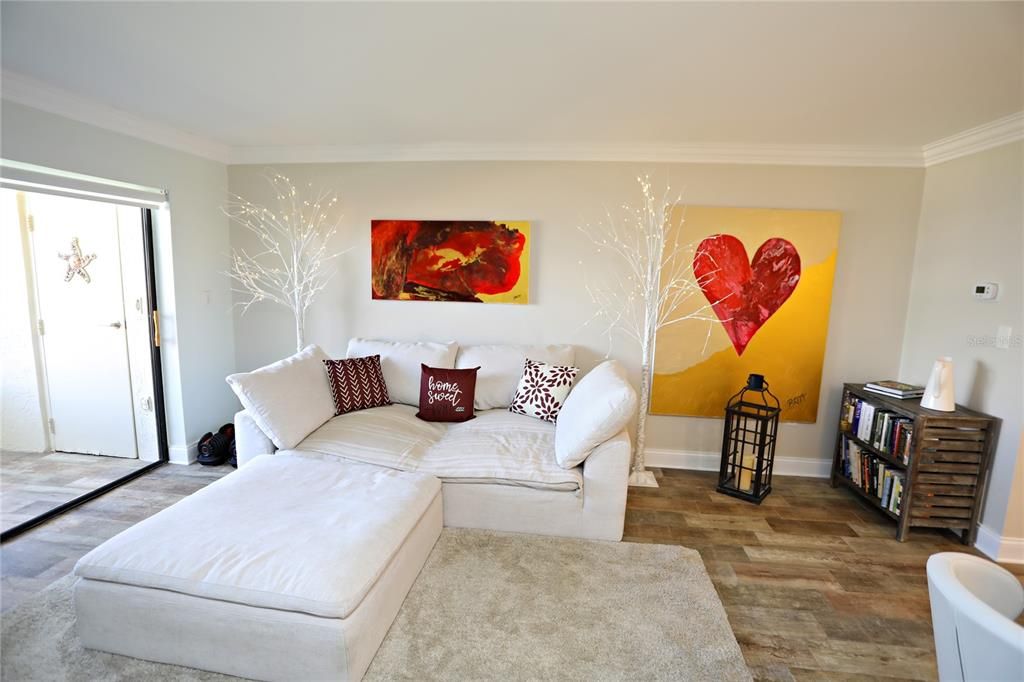 For Rent: $2,300 (1 beds, 1 baths, 790 Square Feet)