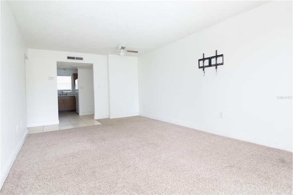 For Sale: $139,950 (2 beds, 1 baths, 968 Square Feet)