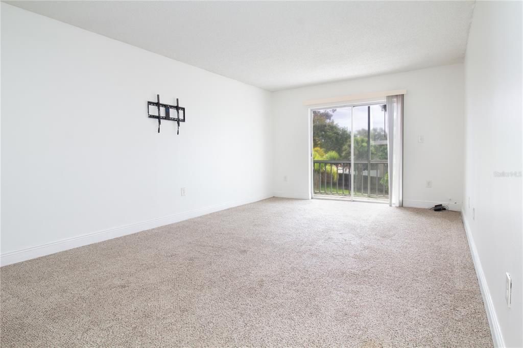 For Sale: $139,950 (2 beds, 1 baths, 968 Square Feet)