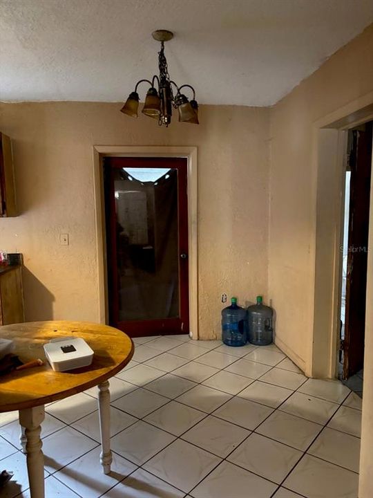 For Sale: $275,000 (3 beds, 2 baths, 1462 Square Feet)