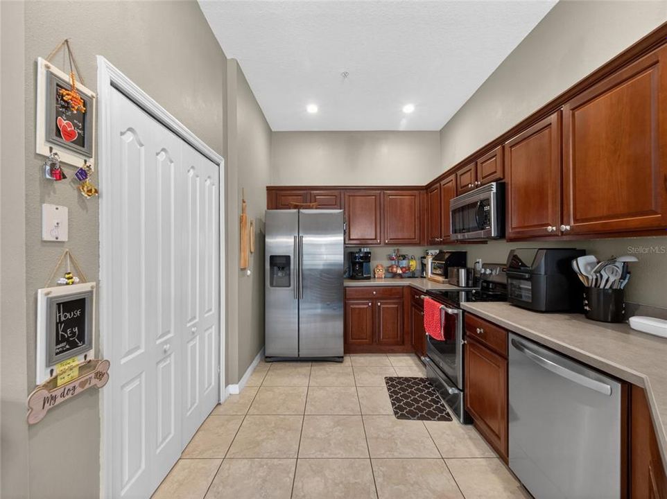 For Sale: $219,900 (2 beds, 2 baths, 1214 Square Feet)