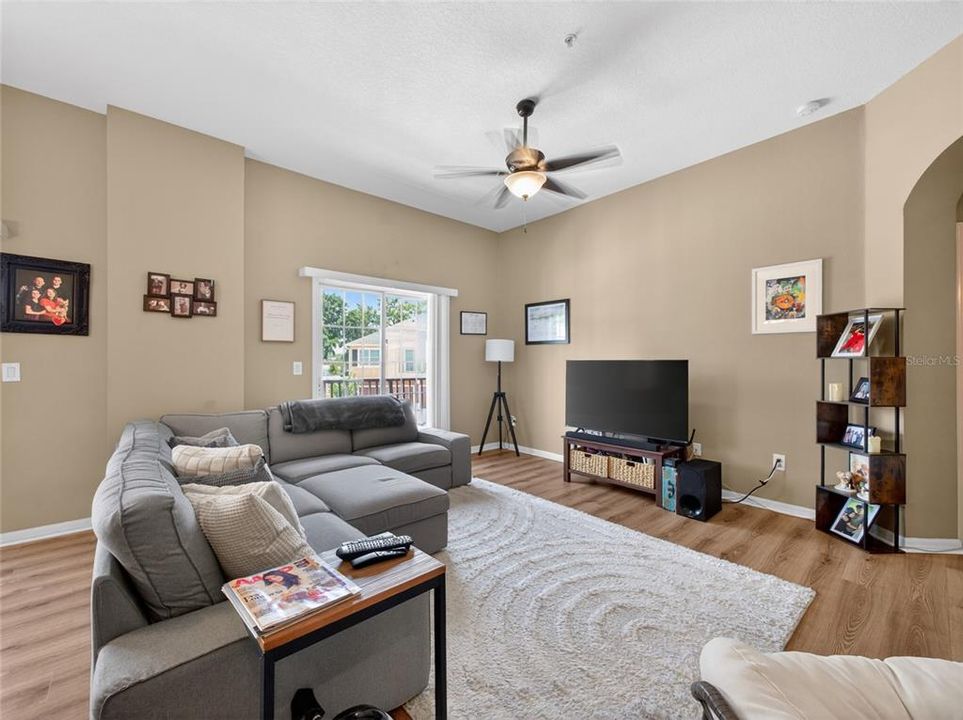 For Sale: $219,900 (2 beds, 2 baths, 1214 Square Feet)
