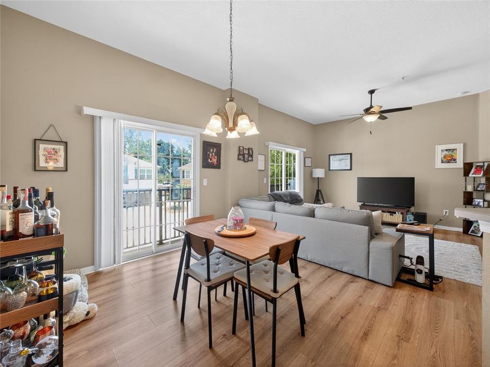 For Sale: $219,900 (2 beds, 2 baths, 1214 Square Feet)