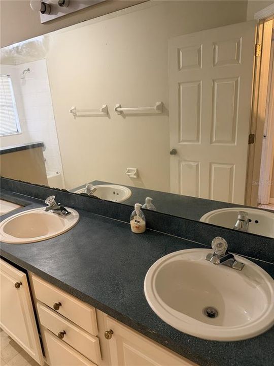 For Sale: $468,000 (4 beds, 2 baths, 2563 Square Feet)
