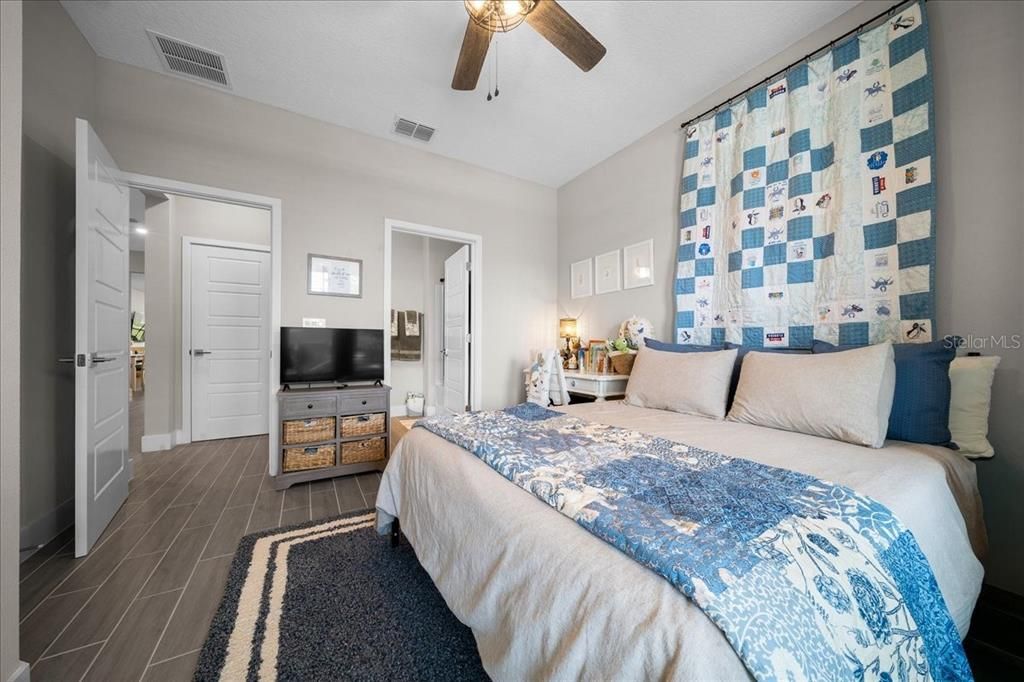 For Sale: $479,000 (2 beds, 2 baths, 2059 Square Feet)