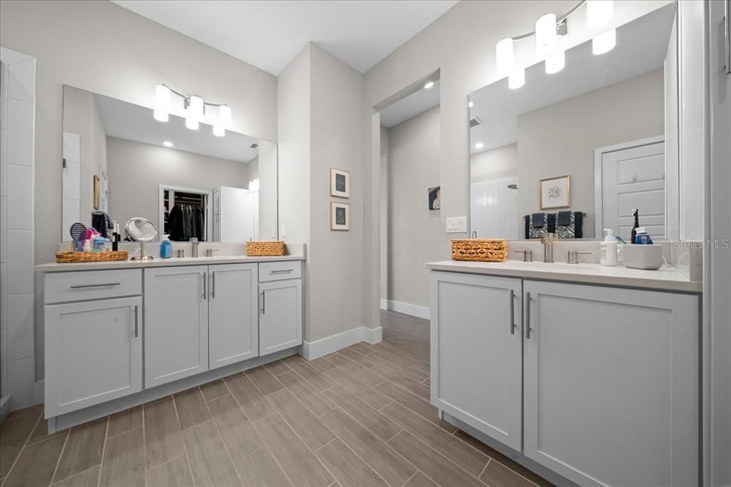 For Sale: $479,000 (2 beds, 2 baths, 2059 Square Feet)
