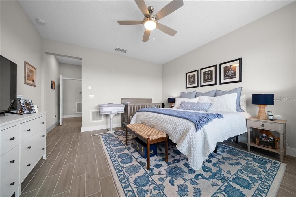 For Sale: $479,000 (2 beds, 2 baths, 2059 Square Feet)