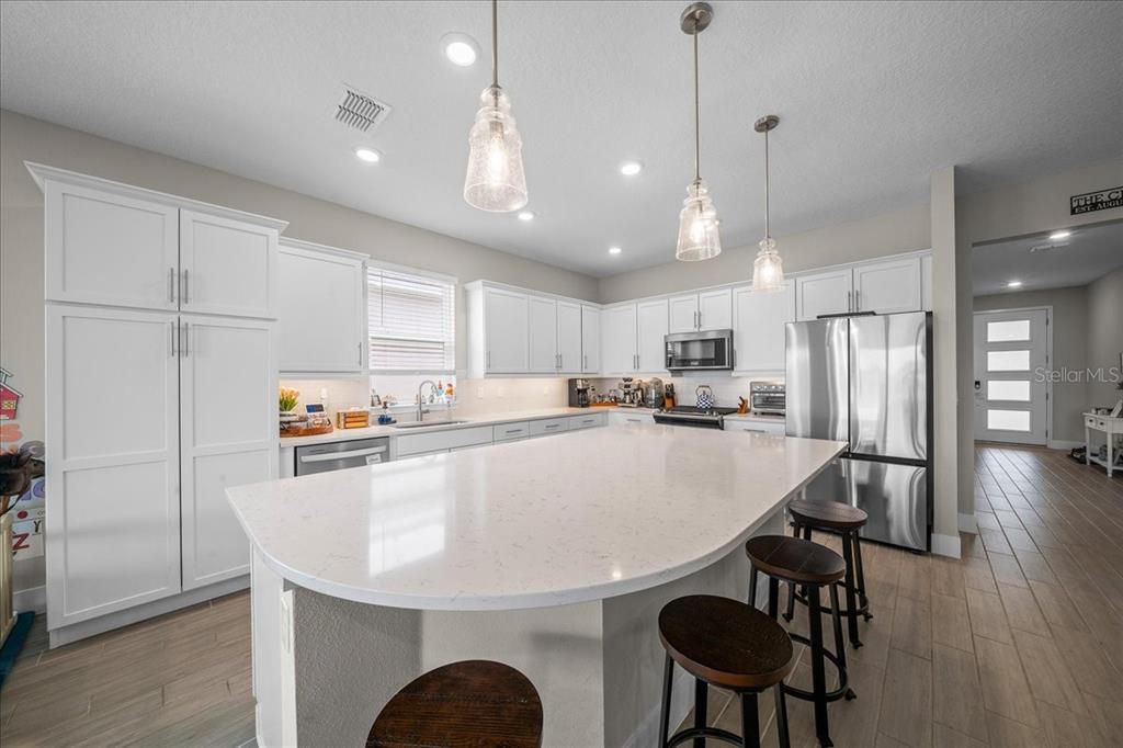 For Sale: $479,000 (2 beds, 2 baths, 2059 Square Feet)