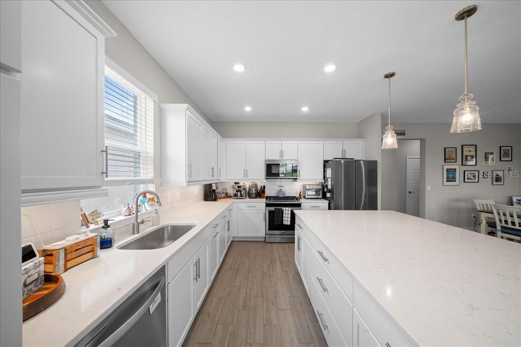 For Sale: $479,000 (2 beds, 2 baths, 2059 Square Feet)
