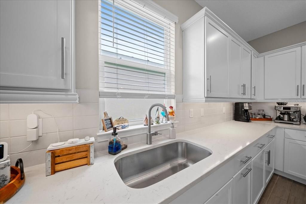 For Sale: $479,000 (2 beds, 2 baths, 2059 Square Feet)
