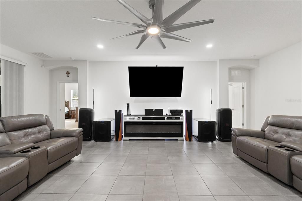 For Sale: $465,000 (4 beds, 3 baths, 2557 Square Feet)