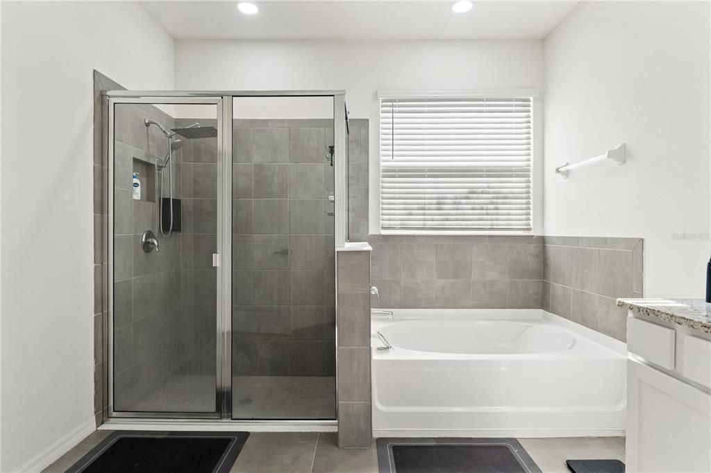 For Sale: $465,000 (4 beds, 3 baths, 2557 Square Feet)