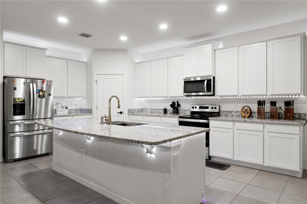 For Sale: $465,000 (4 beds, 3 baths, 2557 Square Feet)
