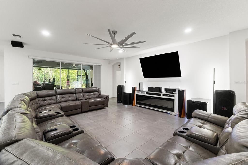 For Sale: $465,000 (4 beds, 3 baths, 2557 Square Feet)