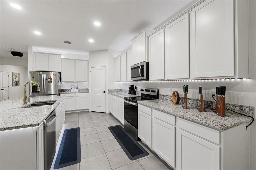 For Sale: $465,000 (4 beds, 3 baths, 2557 Square Feet)