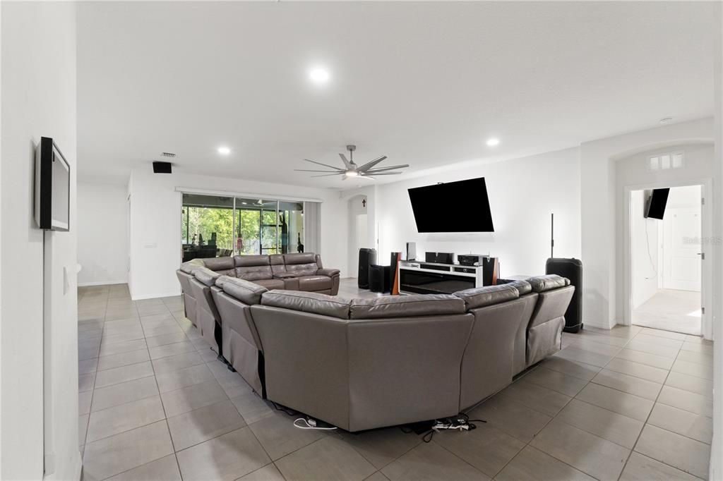 For Sale: $465,000 (4 beds, 3 baths, 2557 Square Feet)