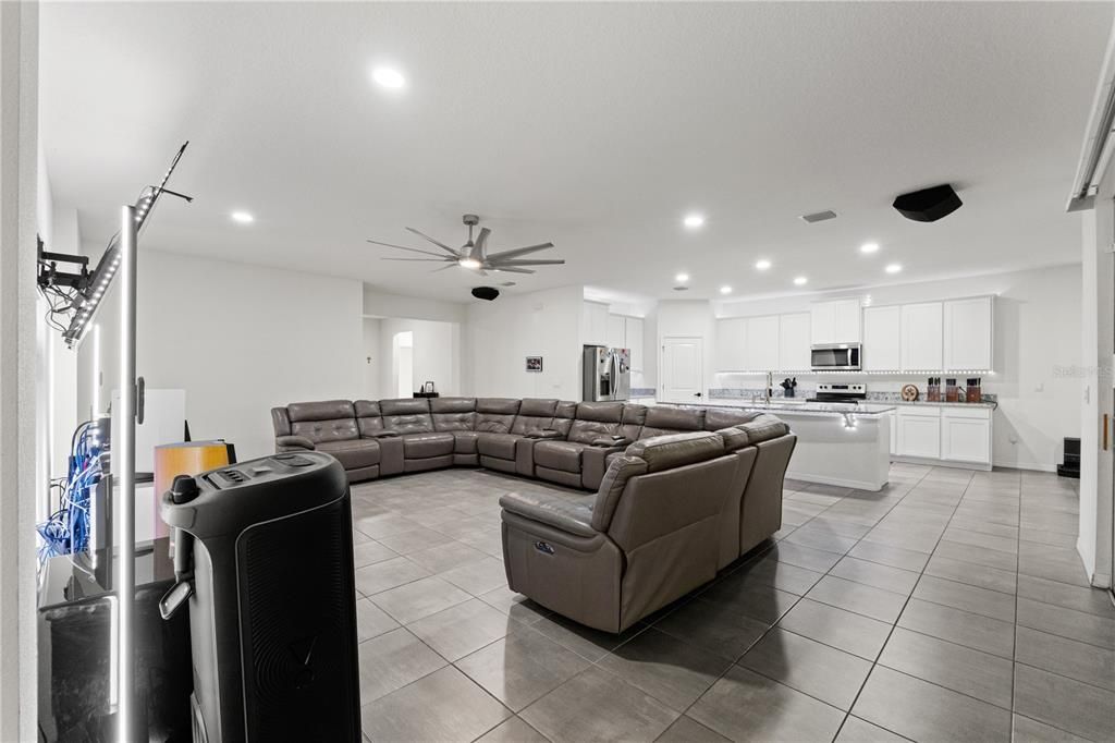 For Sale: $465,000 (4 beds, 3 baths, 2557 Square Feet)