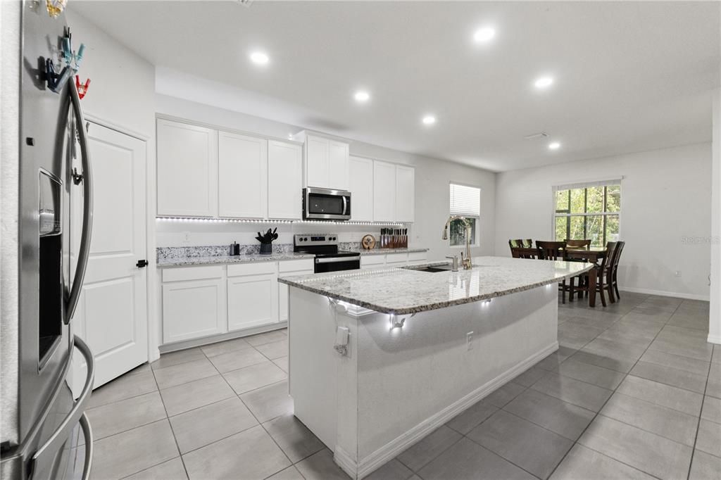 For Sale: $465,000 (4 beds, 3 baths, 2557 Square Feet)