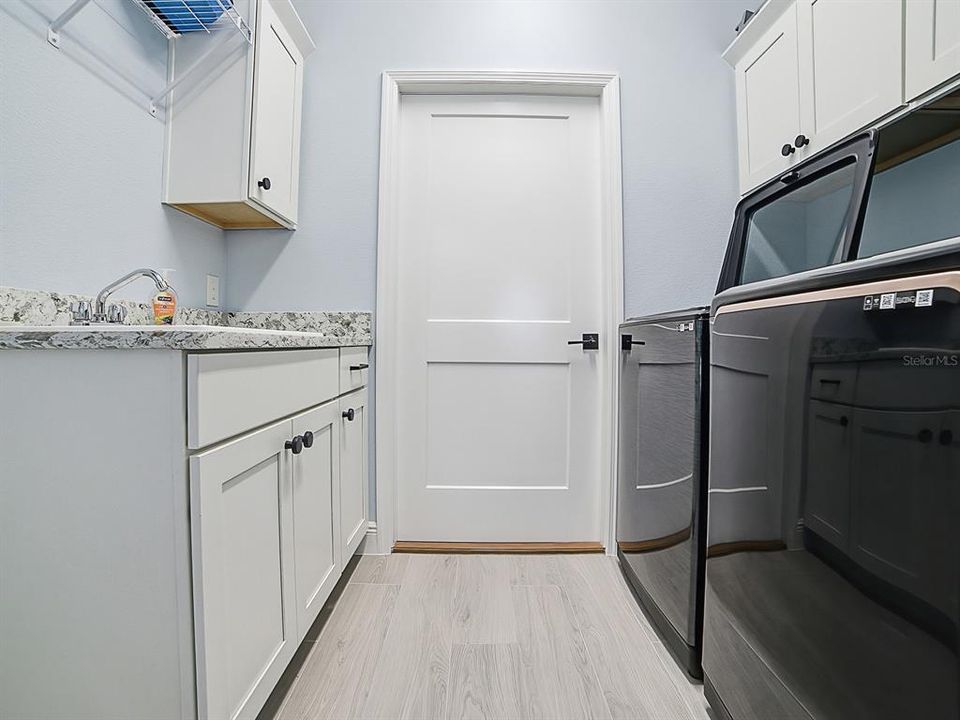 For Sale: $995,000 (3 beds, 2 baths, 2274 Square Feet)