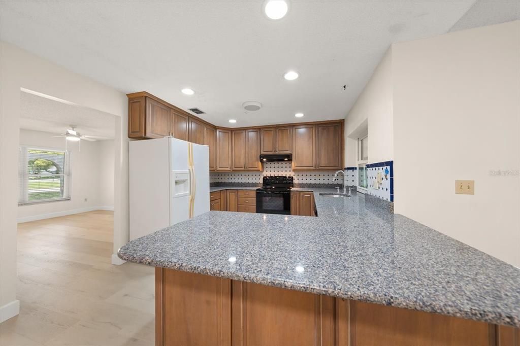 En Venta: $570,000 (4 camas, 2 baños, 2044 Pies cuadrados)