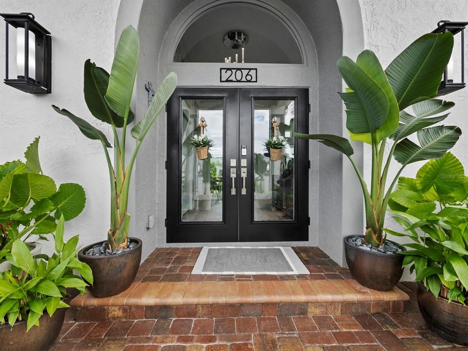 For Sale: $1,850,000 (3 beds, 2 baths, 2411 Square Feet)