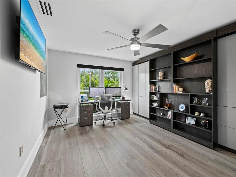 For Sale: $1,850,000 (3 beds, 2 baths, 2411 Square Feet)