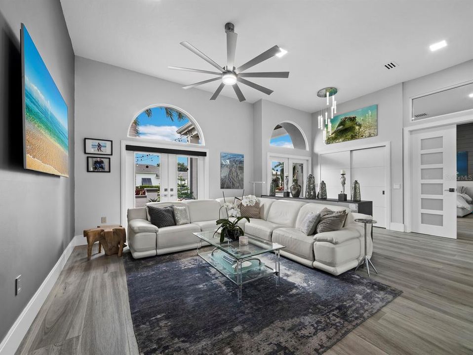 For Sale: $1,850,000 (3 beds, 2 baths, 2411 Square Feet)
