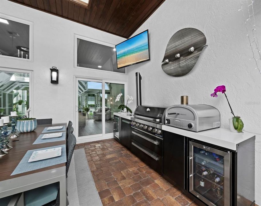 For Sale: $1,850,000 (3 beds, 2 baths, 2411 Square Feet)