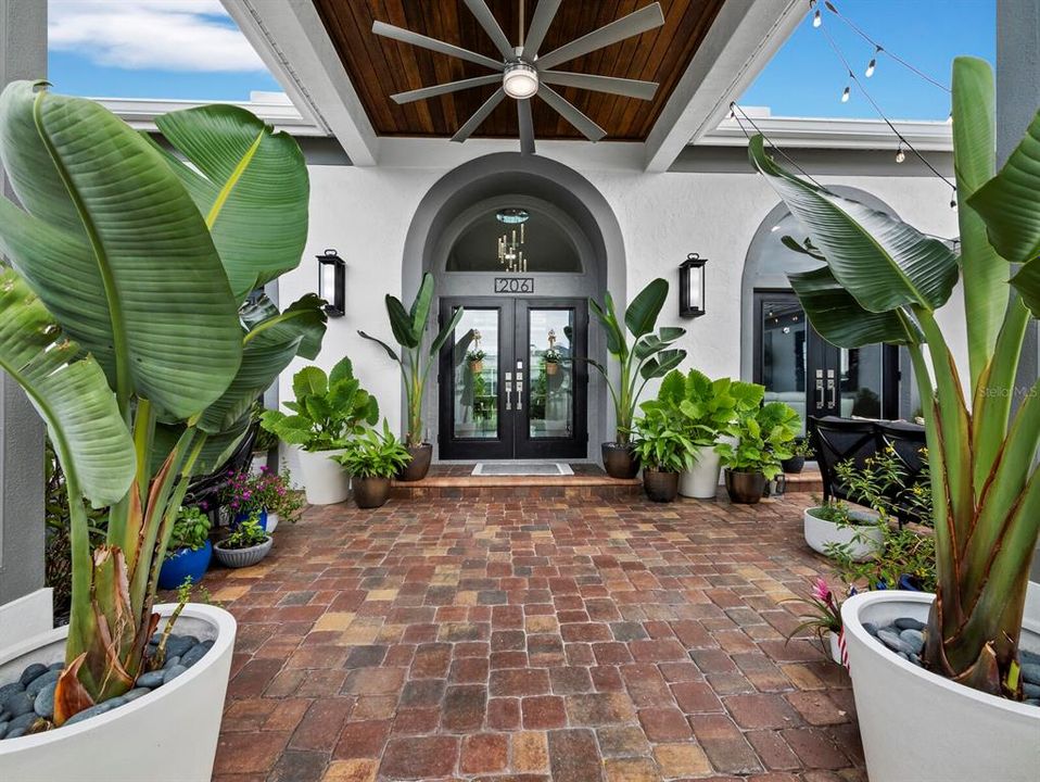 For Sale: $1,850,000 (3 beds, 2 baths, 2411 Square Feet)