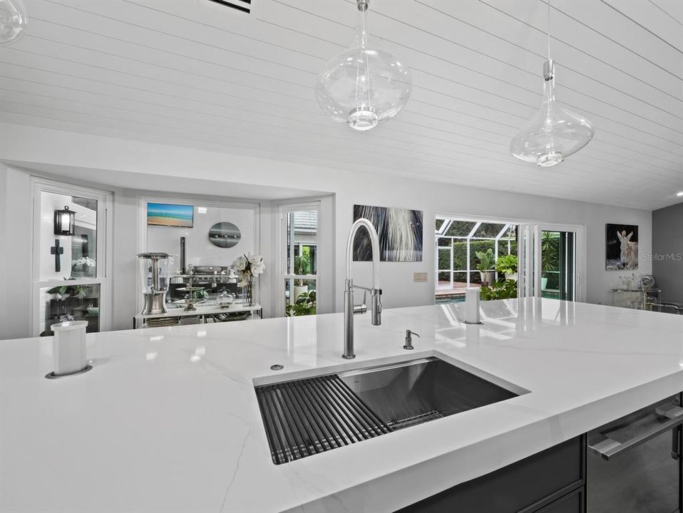 For Sale: $1,850,000 (3 beds, 2 baths, 2411 Square Feet)