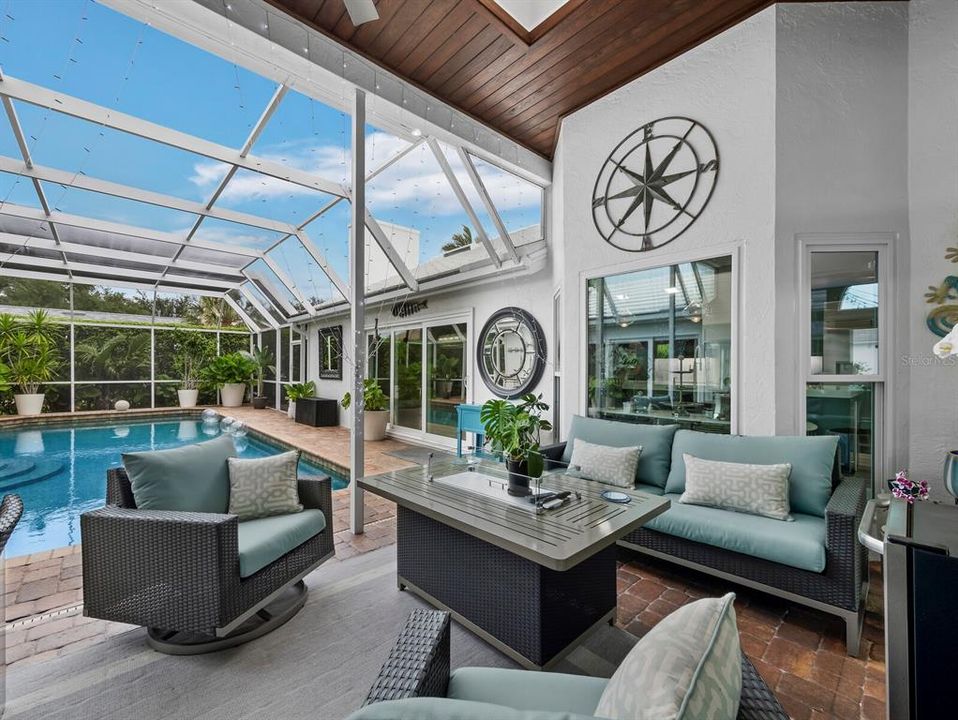 For Sale: $1,850,000 (3 beds, 2 baths, 2411 Square Feet)