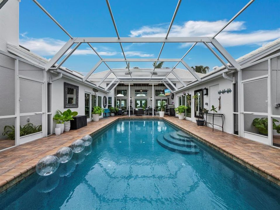 For Sale: $1,850,000 (3 beds, 2 baths, 2411 Square Feet)