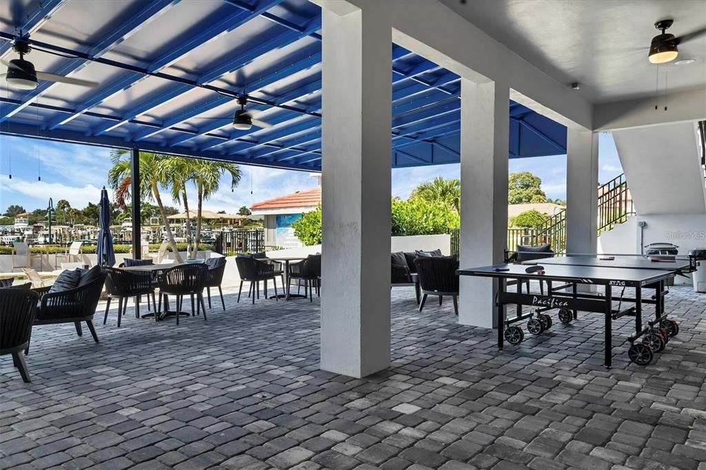 For Sale: $1,850,000 (3 beds, 2 baths, 2411 Square Feet)