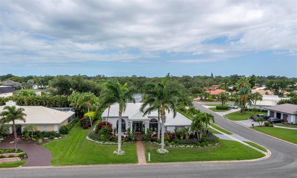 For Sale: $1,850,000 (3 beds, 2 baths, 2411 Square Feet)