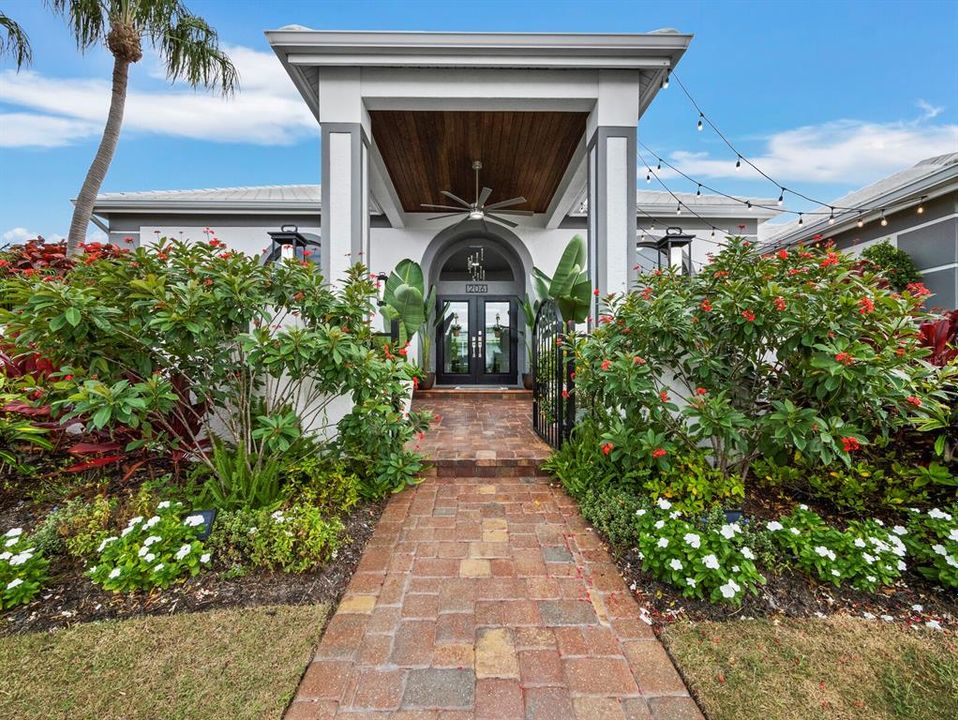 For Sale: $1,850,000 (3 beds, 2 baths, 2411 Square Feet)