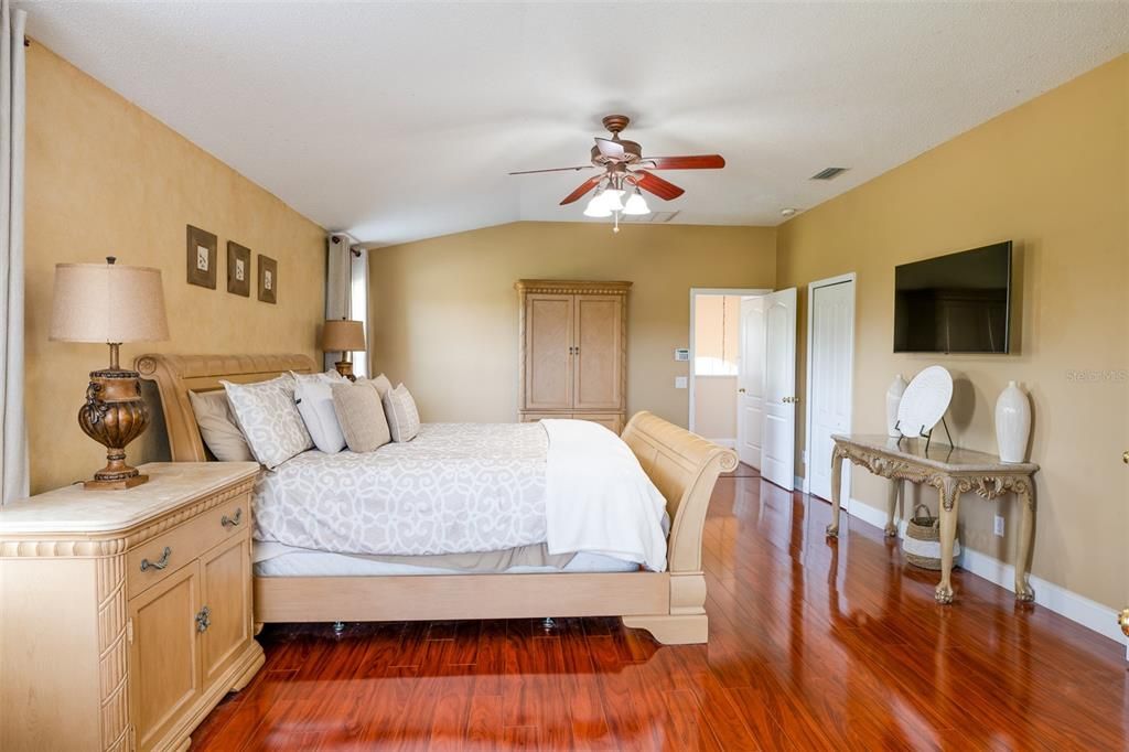 For Sale: $779,000 (5 beds, 3 baths, 3524 Square Feet)