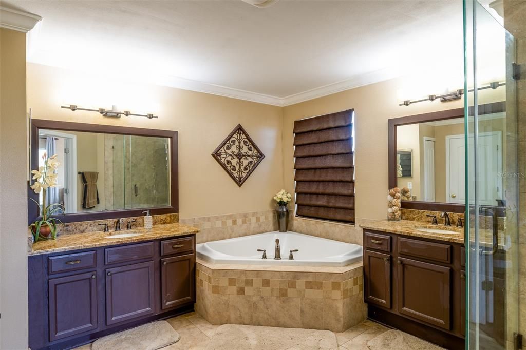 For Sale: $779,000 (5 beds, 3 baths, 3524 Square Feet)