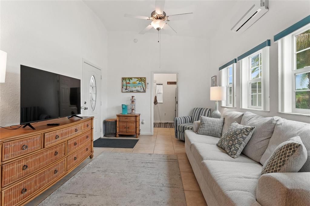 For Sale: $179,000 (1 beds, 1 baths, 500 Square Feet)