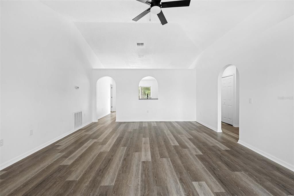 For Sale: $275,000 (3 beds, 2 baths, 1330 Square Feet)