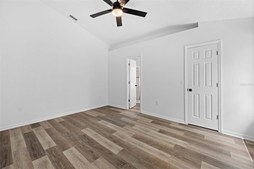 For Sale: $275,000 (3 beds, 2 baths, 1330 Square Feet)