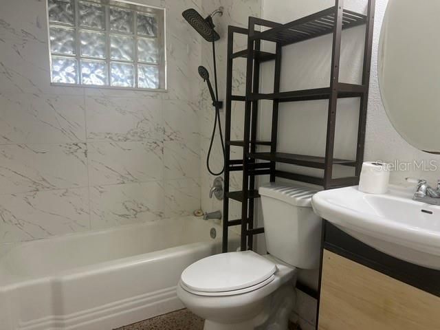 В аренду: $1,850 (3 спален, 1 ванн, 900 Квадратных фут)