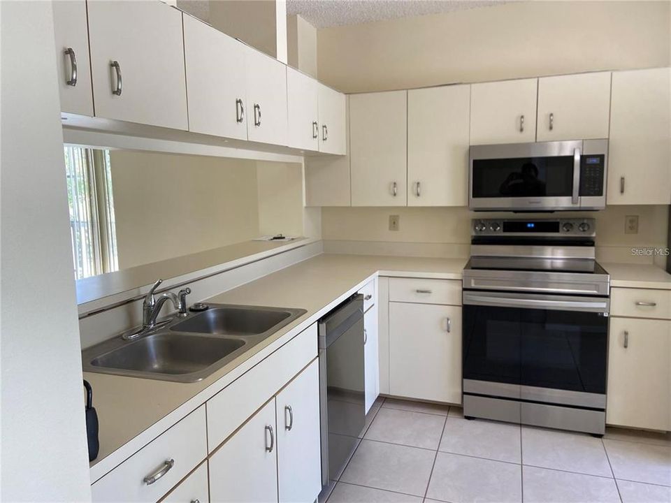 For Rent: $2,400 (2 beds, 2 baths, 1235 Square Feet)
