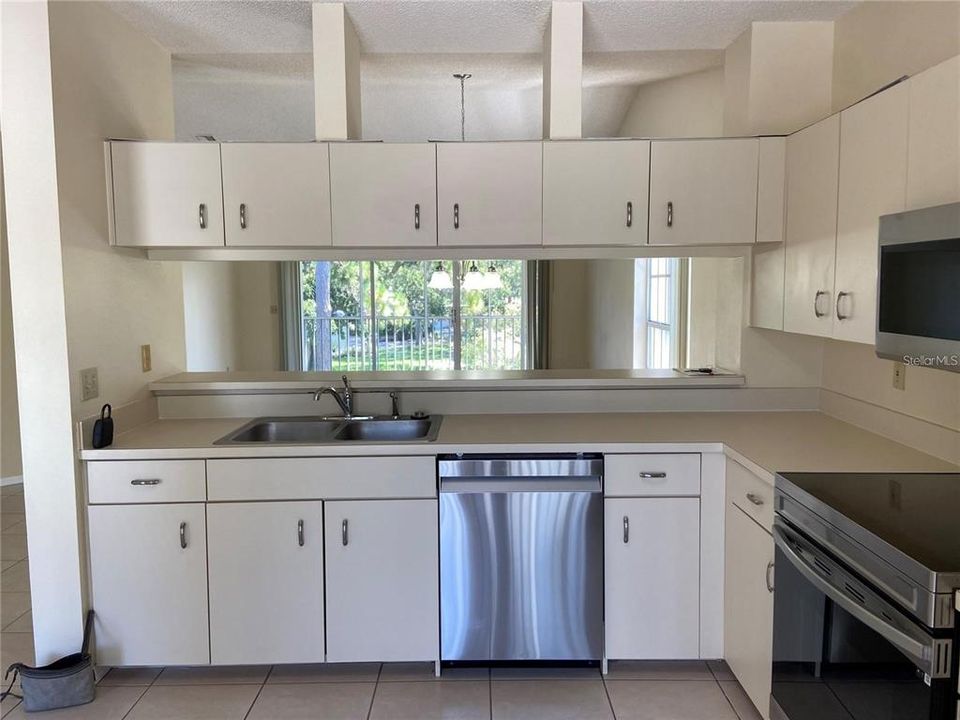 For Rent: $2,400 (2 beds, 2 baths, 1235 Square Feet)