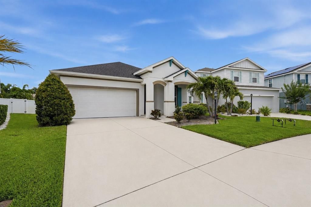 For Sale: $419,800 (2 beds, 2 baths, 1841 Square Feet)