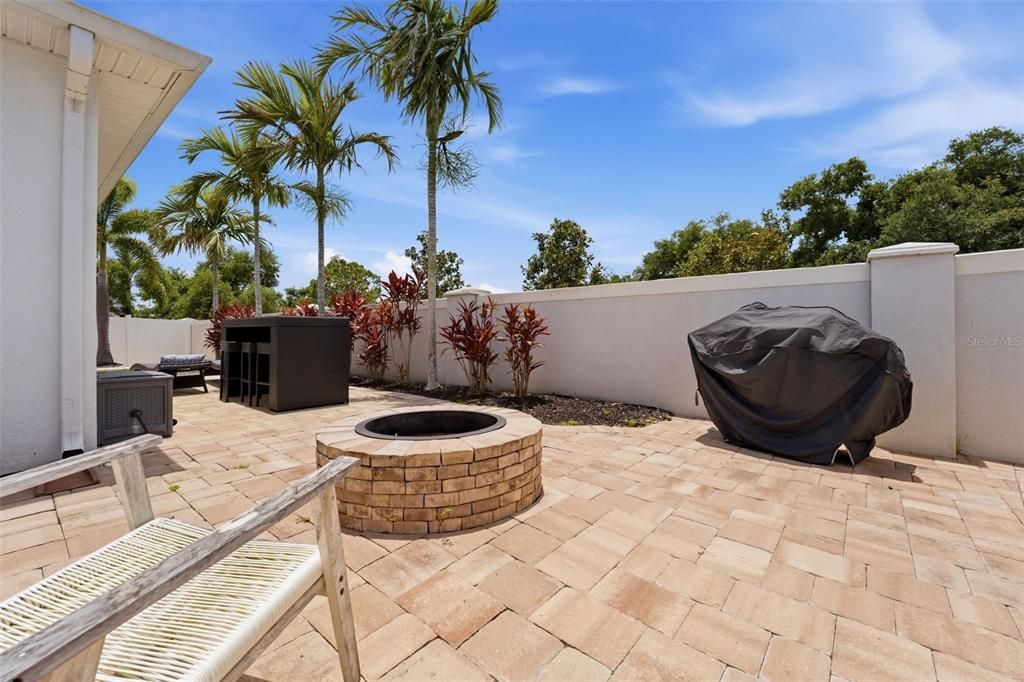 For Sale: $419,800 (2 beds, 2 baths, 1841 Square Feet)