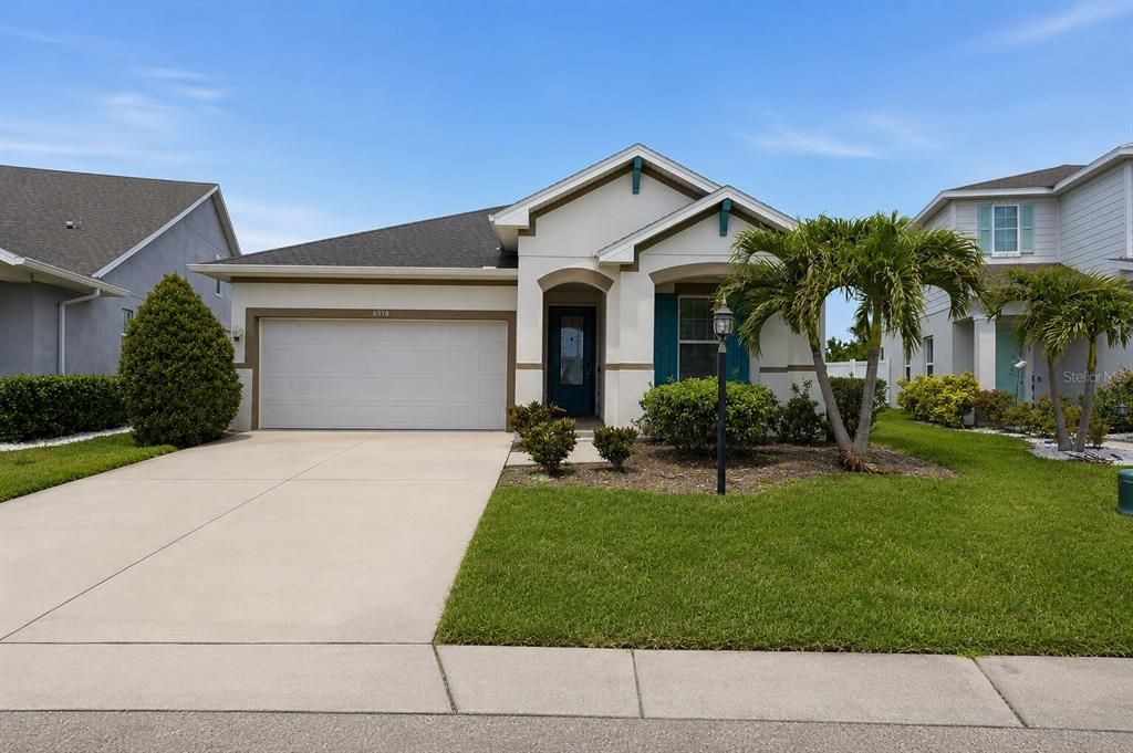 For Sale: $419,800 (2 beds, 2 baths, 1841 Square Feet)