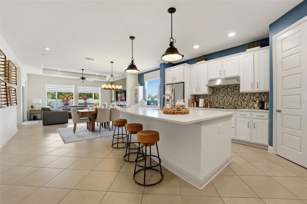 For Sale: $419,800 (2 beds, 2 baths, 1841 Square Feet)