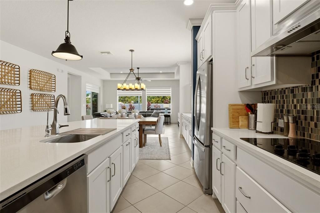 For Sale: $419,800 (2 beds, 2 baths, 1841 Square Feet)