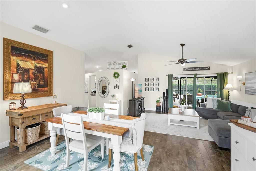 For Sale: $574,900 (3 beds, 3 baths, 2114 Square Feet)